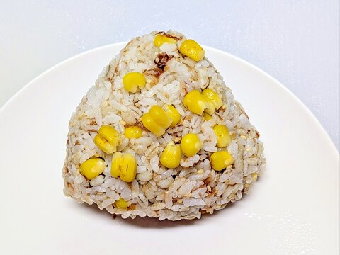 とうもろこし・おかか・チーズのおにぎり